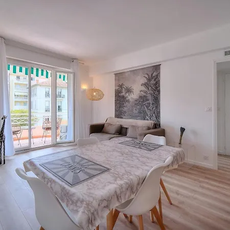 アパート Immogroom - Spacious 3-room - Garage - Terrace - Air Conditioning カンヌ